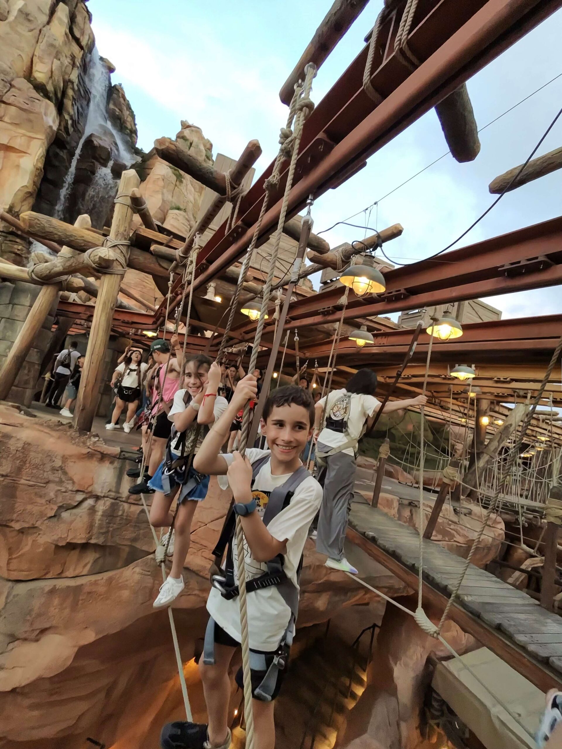 Disney Shanghai: O que não pode faltar no seu dia disney shanghai camp discovery challenge trails