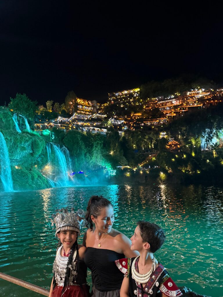 Fenghuang e Furong: Roteiro Completo pela China Antiga furong ancient town cachoeira