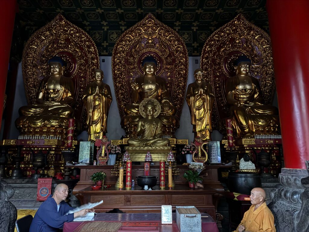 Luoyang: o que fazer em 2 dias entre templos antigos, grutas e história viva da China templo de shaolin luoyang oracoes